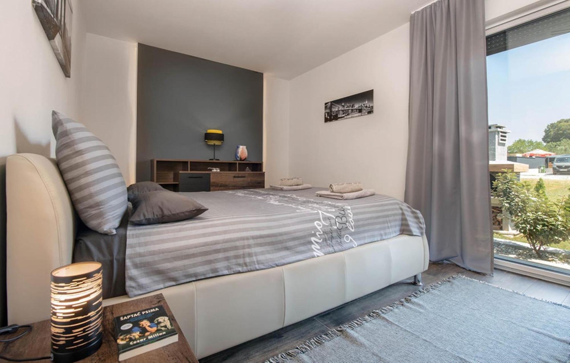 Villa Lily Galižana Zewnętrze zdjęcie